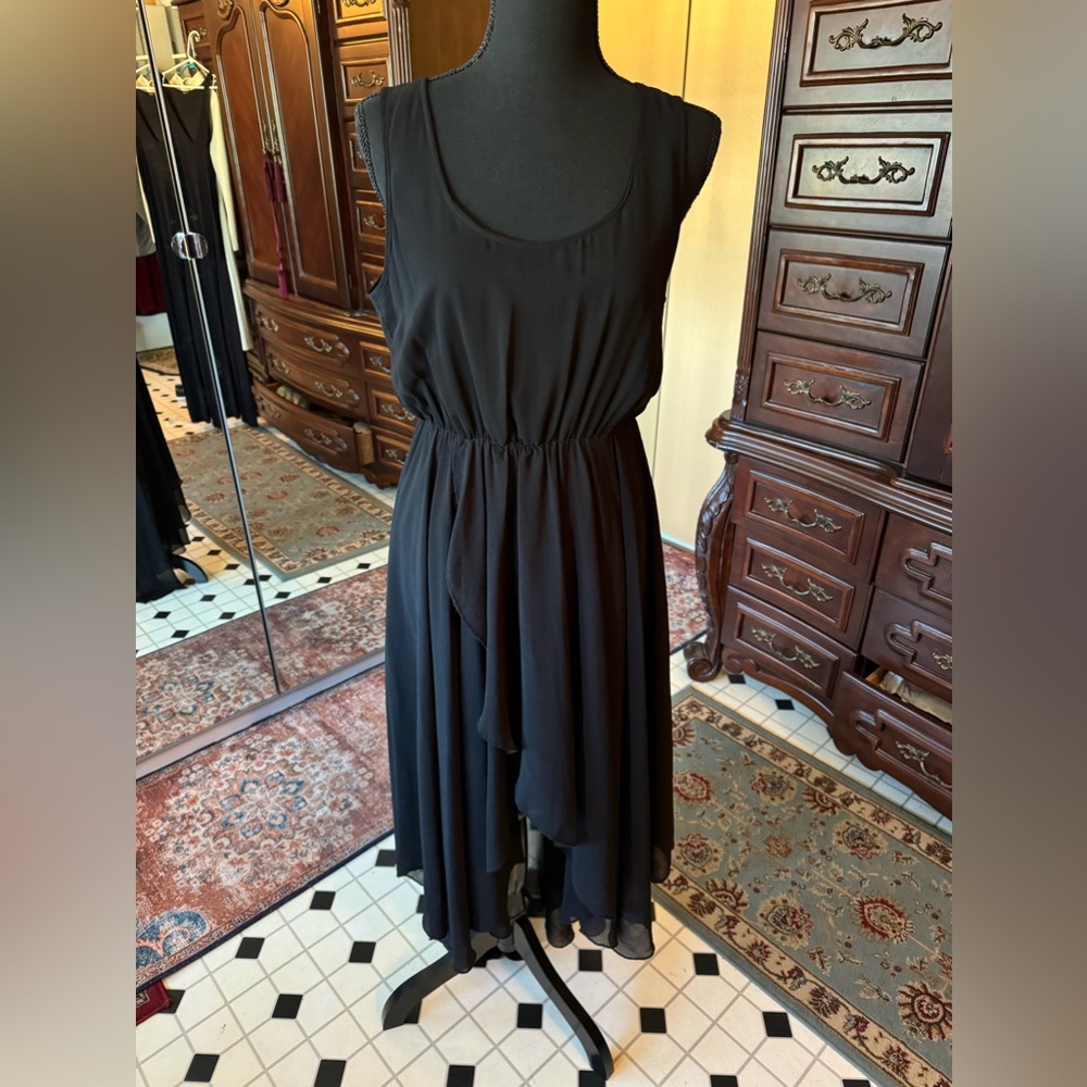 Sheer fabric sleeveless cocktail dress